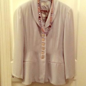 👜👠 Classic 2 piece suit.